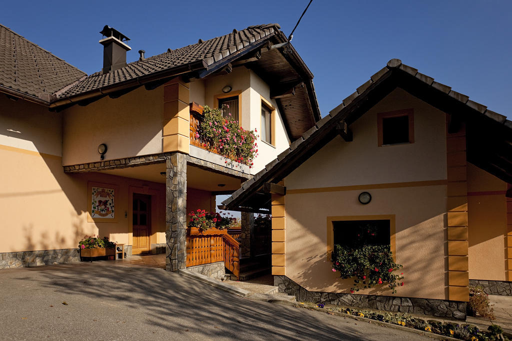 Tourist Farm Skrbina Appartement Otočec Buitenkant foto