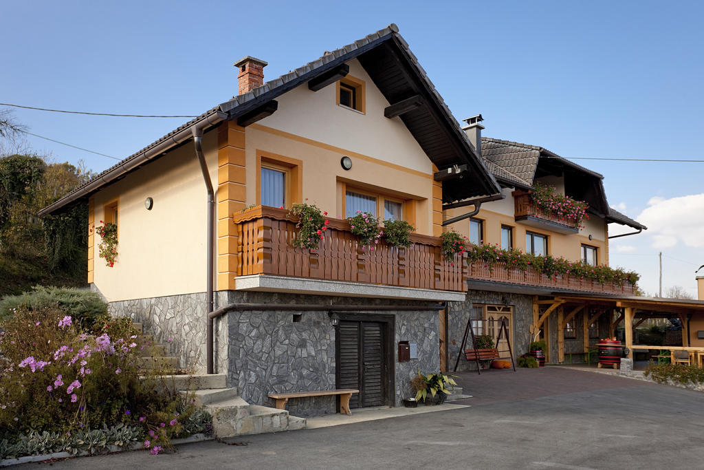 Tourist Farm Skrbina Appartement Otočec Buitenkant foto